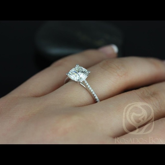 14kt White Gold Cathedral Style Eng. Ring, Size 7. - Picture 3 of 4